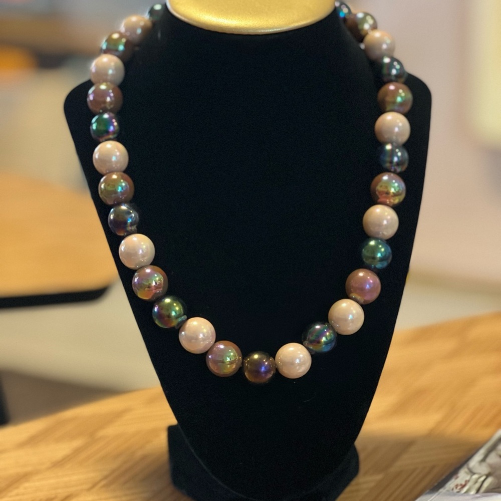 Cream and Gold Beaded Necklace with Intricate Designs (Handmade)